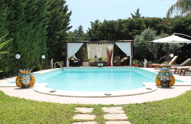 FANTASTISCHE VILLA MIT POOL