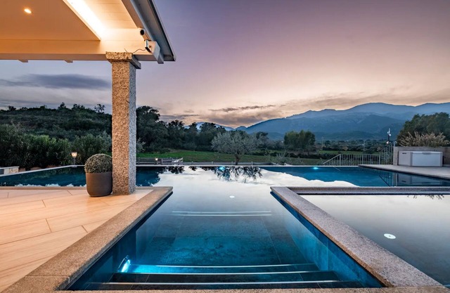 Traumhafte Villa mit WLAN, Klimaanlage, Pool und Terrasse; Garage vorhanden, Haustiere erlaubt
