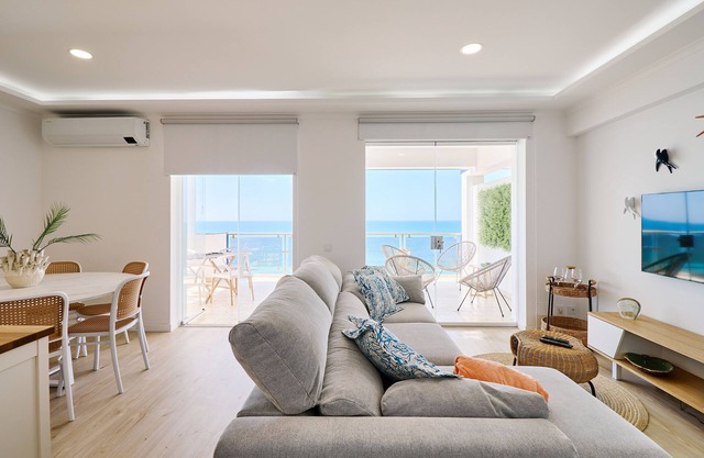 Traumhaft schönes Apartment direkt am Meer mit großen Balkon