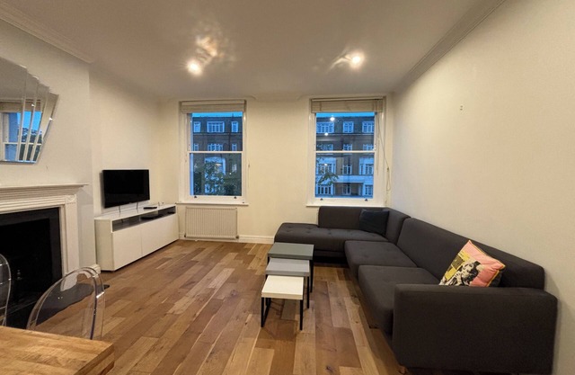 Fantastically Located 2BD Flat, Kensington