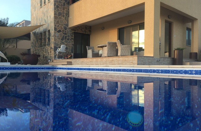 Fantastischer Panoramablick auf das Meer. Großer privater Pool, angelegter Garten. Gratis Wifi