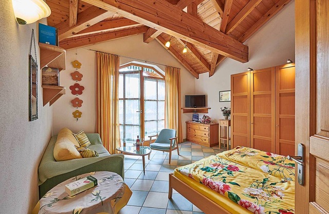 Far-reaching views & well-being Roof terrace with mountain panorama, exposed roof truss & pure nature