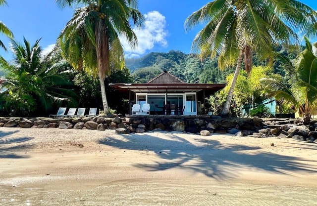 Fare Matairoa - Cozy Cottage w Pretty Beachfront