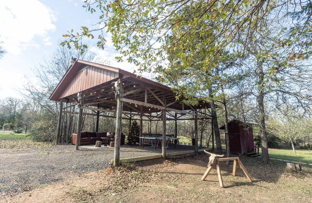 Farm and Ranch on 93 acres perfect for families and groups.