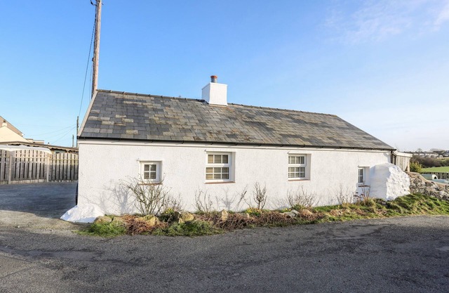 Bauernhaus, CEMAES BAY