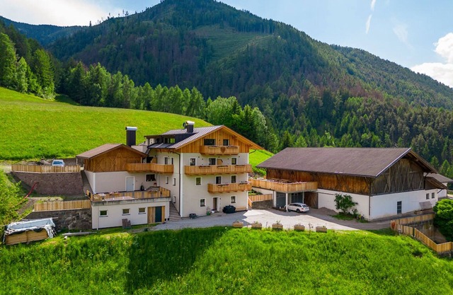 Ferienwohnung "Planerhof Apartment Enzian" mit Bergblick, Gemeinschaftsterrasse und WLAN