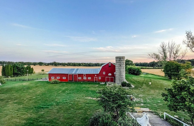 Farm House | Relax & Visit with Mini Horses - Near Downtown Marshall