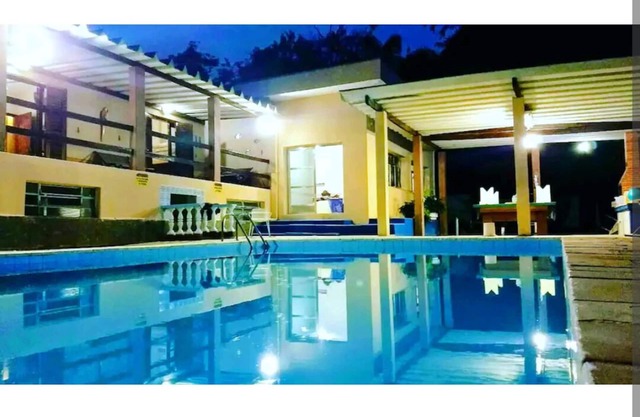 Farm in Guararema w/ swimming pool, court, barbecue area w/ access to Paraíba river.