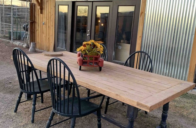 Farm Living - RV sized gated parking -Pet areas