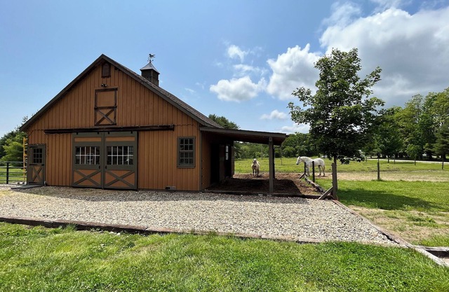 Farm Retreat at Royle Ridge, Relax and visit with Farm Animals!