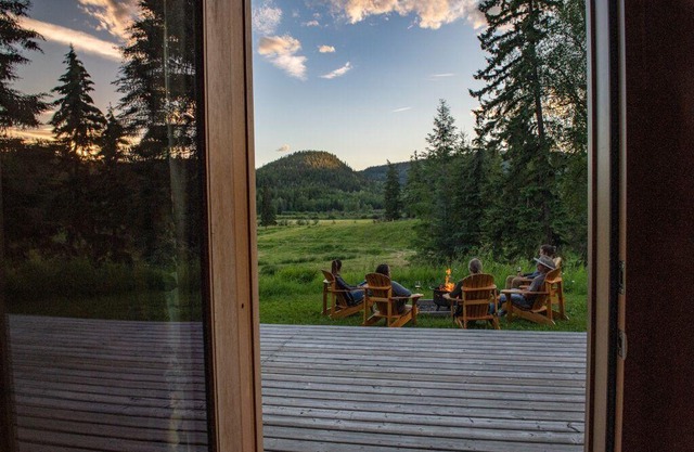 Farm Stay in Wolf Cabin at beautiful Kayanara - NEW