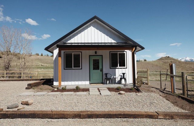 Farm stay near Yellowstone, Livingston, Bozeman, hiking, fishing, skiing