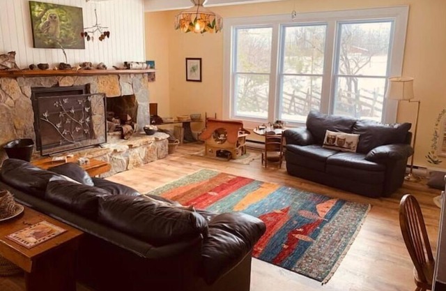 Farm Stay with GOATS 1850 Log Home