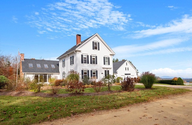 Cozy Farm w/Chickens in Lakes Region Near Laconia