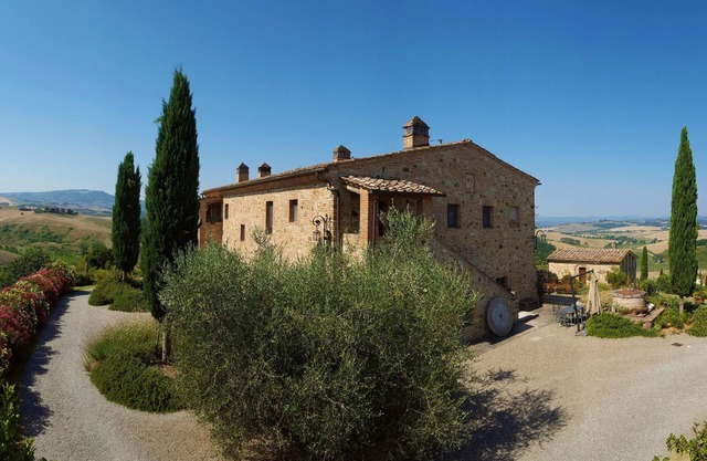 BAUERNHOF. PODERE CUNINA 25 KM SÜDSIENA VOR MONTALCINO MIT KOCHKLASSE