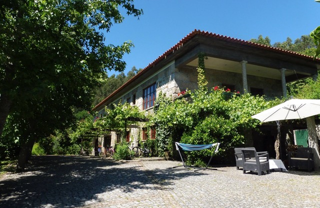 Schöne Wohnung in Bauernhaus und luxuriöser Bungalow mit eigenem Pool