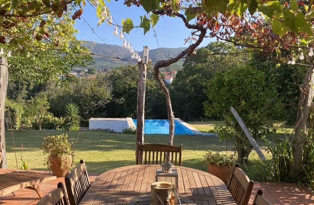 Bauernhaus und eigenständiges Ferienhaus mit Infinity-Pool