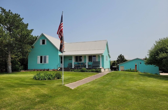 Farmhouse at the Cove on Lake Mac