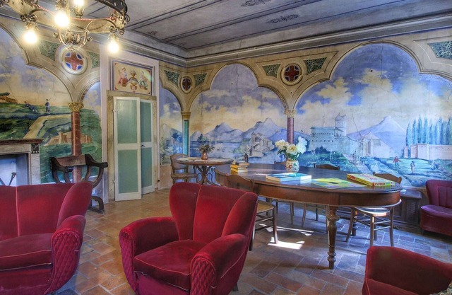 Geräumiger Bauernhof in Gualdo Cattaneo mit Pool