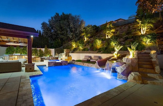 Farmhouse Chic - Pool, Hot Tub, & Outdoor Kitchen