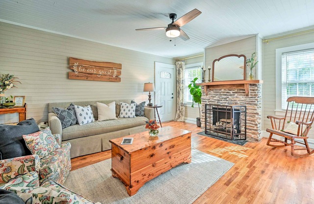Farmhouse Cottage on 10 Acres: Trails On-Site