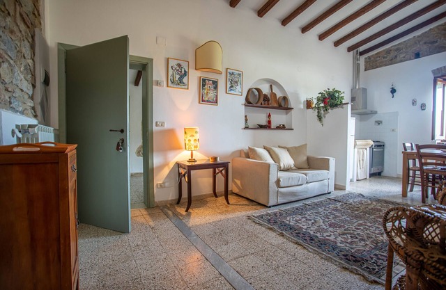Landhaus "Enrica - Agriturismo La Valentina" mit Garten und WLAN