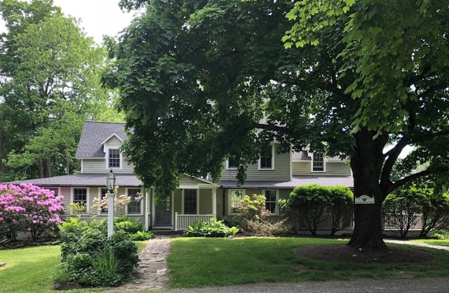 Farmhouse Estate Pool, Tennis, Pond, Views and Waterfall