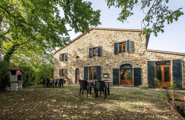 Bauernhaus "Girasole" mit Gemeinschaftspool, privatem Garten und WLAN
