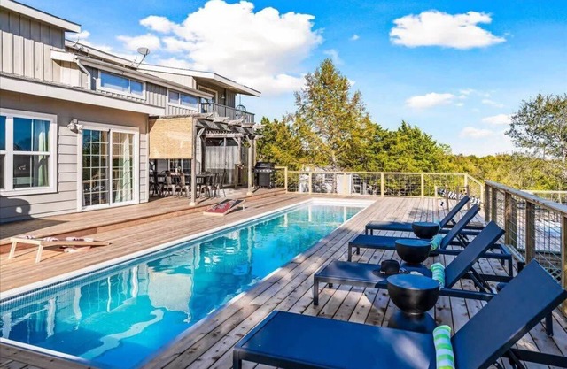 Farmhouse ~ Hot Tub + Pool ~ On Expansive 5 Acres!