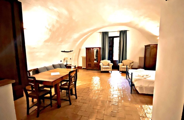 Farmhouse 'Il Fontino - La Stalla' with Private Terrace, Shared Garden and Wi-Fi