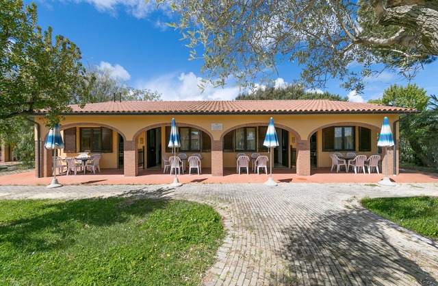 Bauernhof "Il Girasole - Melo" mit Gemeinschaftspool, Gemeinschaftsgarten und WLAN