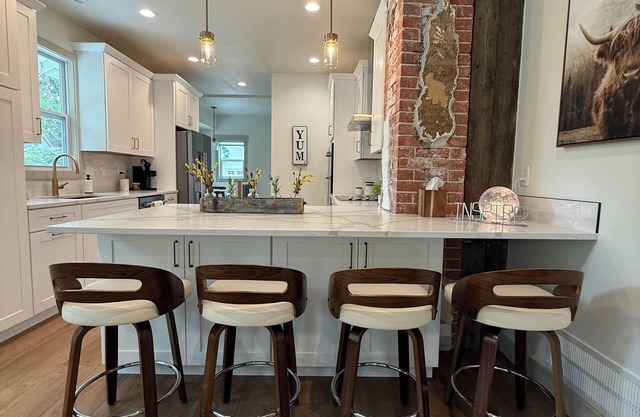 Farmhouse in Downtown Loveland with Hot Tub