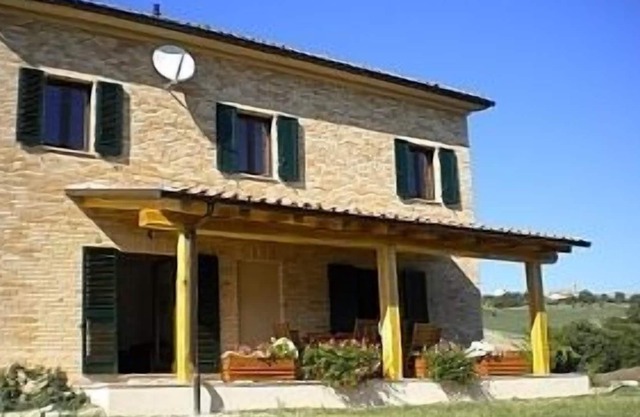 Bauernhaus In Falerone Fermo Italien