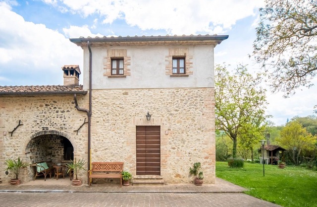 Geräumiger Bauernhof in Città di Castello mit Pool