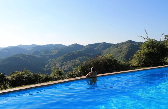 Farmhouse in the hills. Romantic flat for 2 people. Panoramic view!