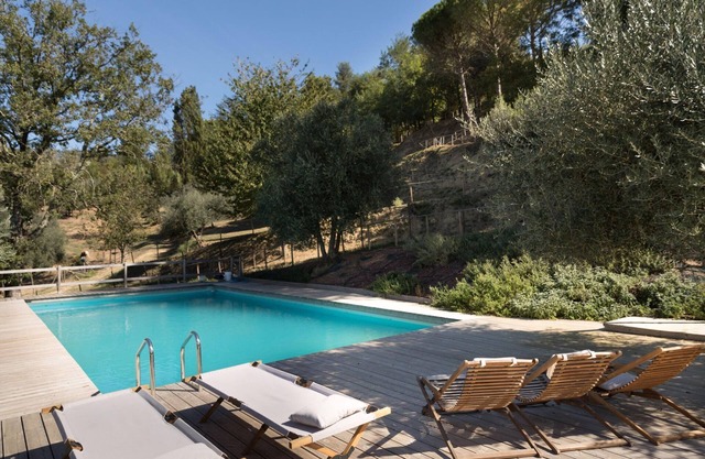 Rustikales Ferienhaus in Pontedera mit Gemeinschaftspool