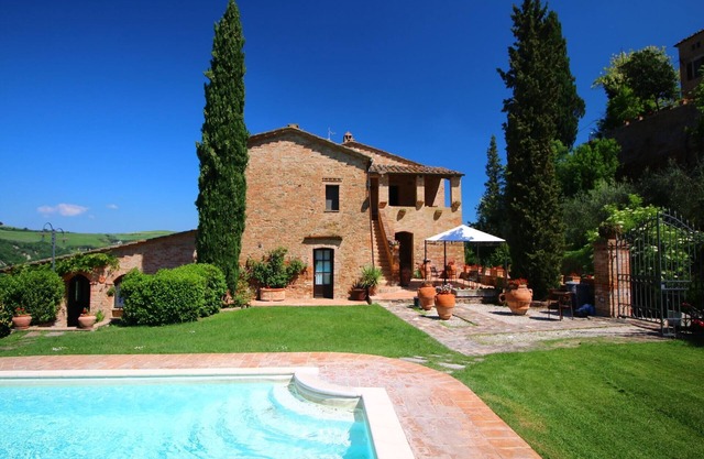 Farmhouse in Tuscany near Bibbiano Castle