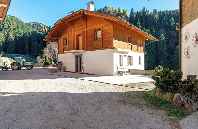 Bauernhof 'Innerjerberhof Sunnseit' mit Bergblick, Gemeinschaftsterrasse und WLAN