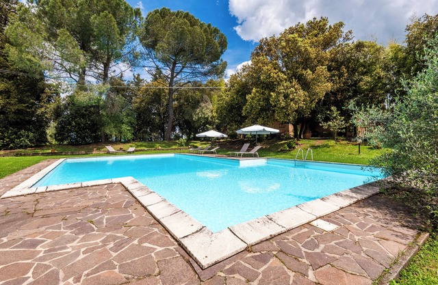 Bauernhaus 'La Torre Di Monsindoli' mit Gemeinschaftspool, privatem Garten und WLAN