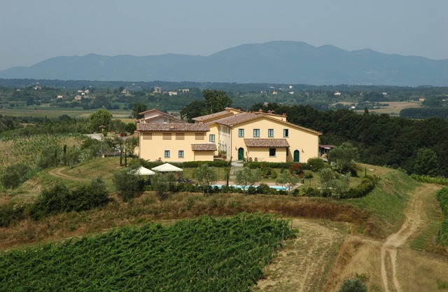Bauernhaus auf einem Hügel mit Zimmern, Apartments, Swimmingpool und Agr-Restaurant
