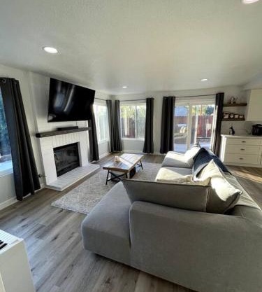 Farmhouse, Modern Kitchen, Yard