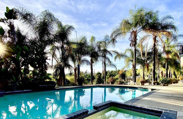 Farmhouse Oasis - Relax, Un-wind, Enjoy!
