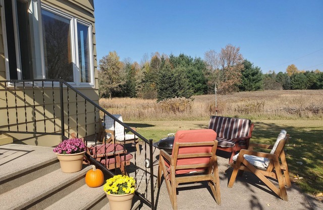 Farmhouse on 21 acres near Shawano Lake, amenities nearby, 45 min. to Lambeau.
