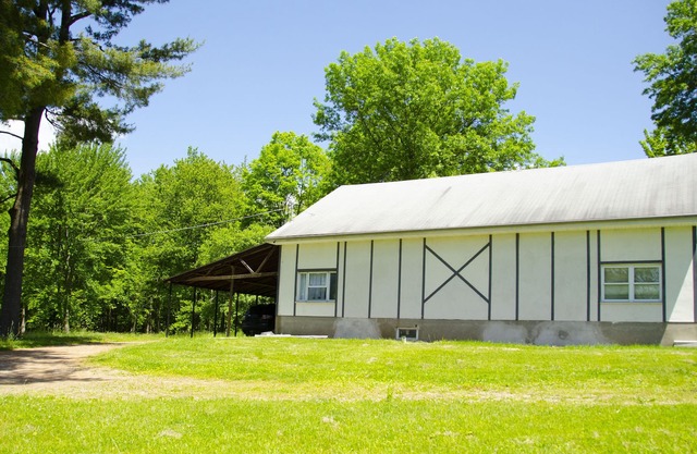 Farmhouse on 4 acres pet friendly