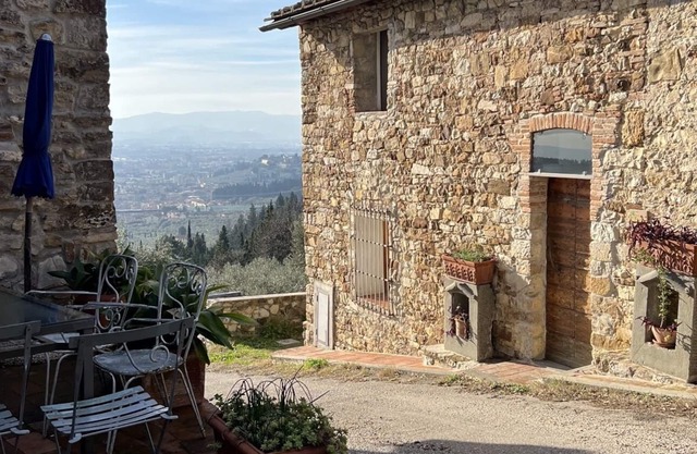 Farmhouse "Poggio alla Pieve - Bianco" with Shared Pool & Wi-Fi