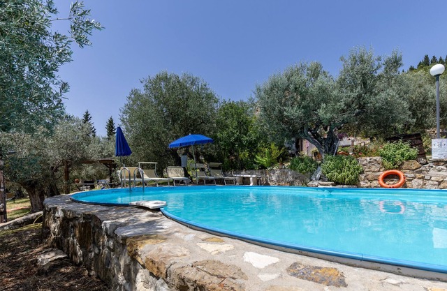 Farmhouse "Poggio Alla Pieve - Lodge" with Shared Pool & Wi-Fi