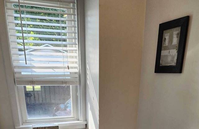 Farmhouse Rental in town. Full house Rental