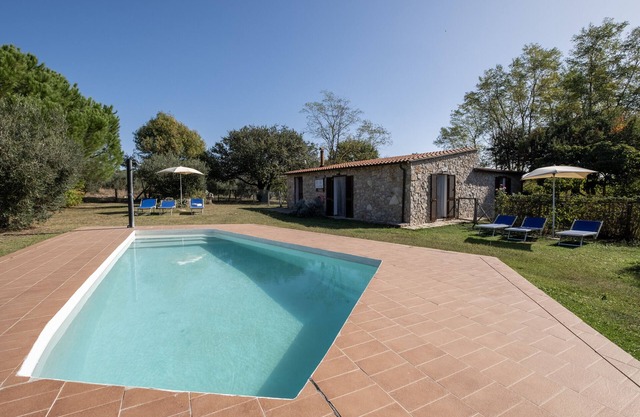 Bauernhaus "Roccia" mit Gemeinschaftspool, privater Terrasse und WLAN