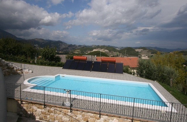 Landschaftlich Ferienhaus in Cagli mit Terrasse