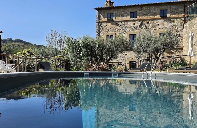 BAUERNHAUS MIT PANORAMA-POOL IN PERUGIA/ASSISI FÜR GRUPPEN BIS ZU 26 PLÄTZEN